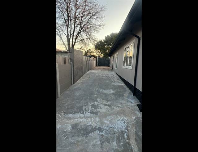 3 BEDROOM HOUSE FOR SALE IN ALBERTVILLE